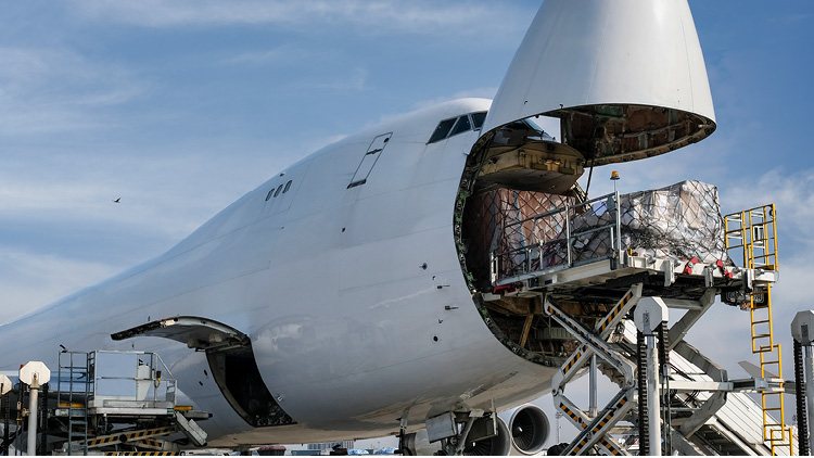 Transporte aéreo de cargas pesadas o de gran tamaño