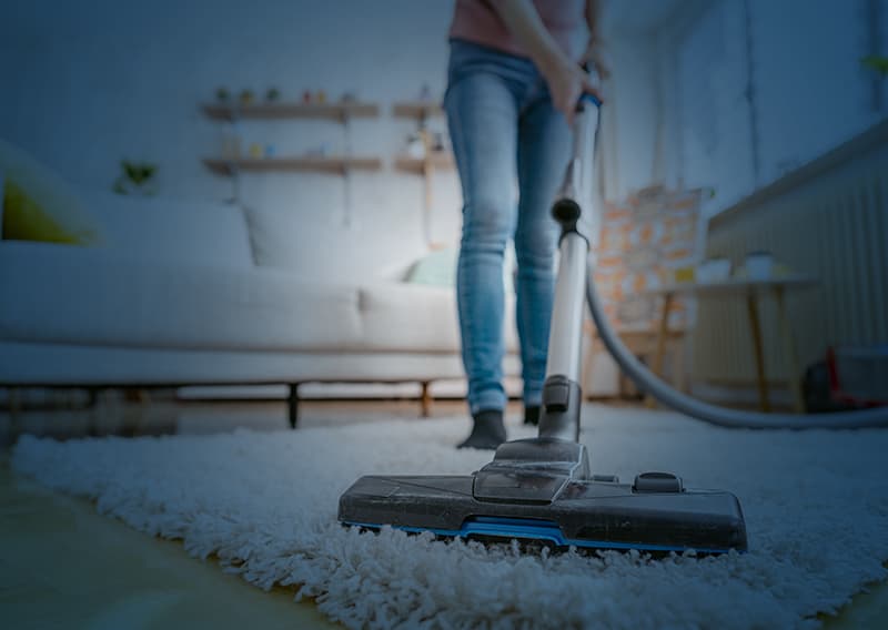 Close up of retail vacuum with blue overlay | Retail logistics solutions by C.H. Robinson